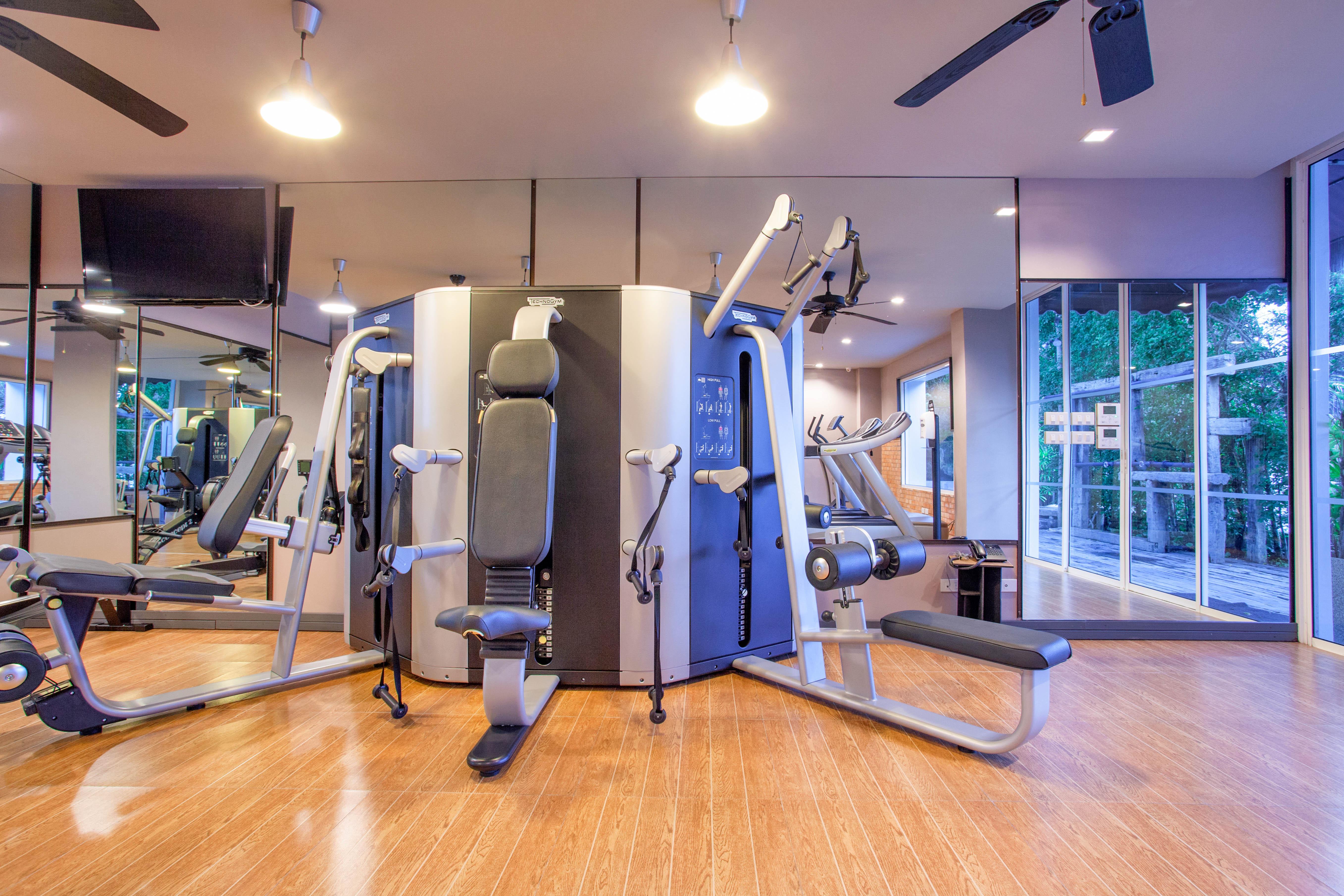 Patong Zenmaya Oceanfront Phuket, Trademark Collection By Wyndham מראה חיצוני תמונה The gym at the hotel