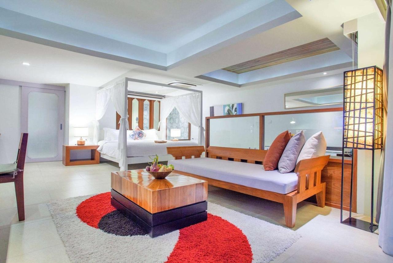 Patong Zenmaya Oceanfront Phuket, Trademark Collection By Wyndham מראה חיצוני תמונה A suite at the hotel