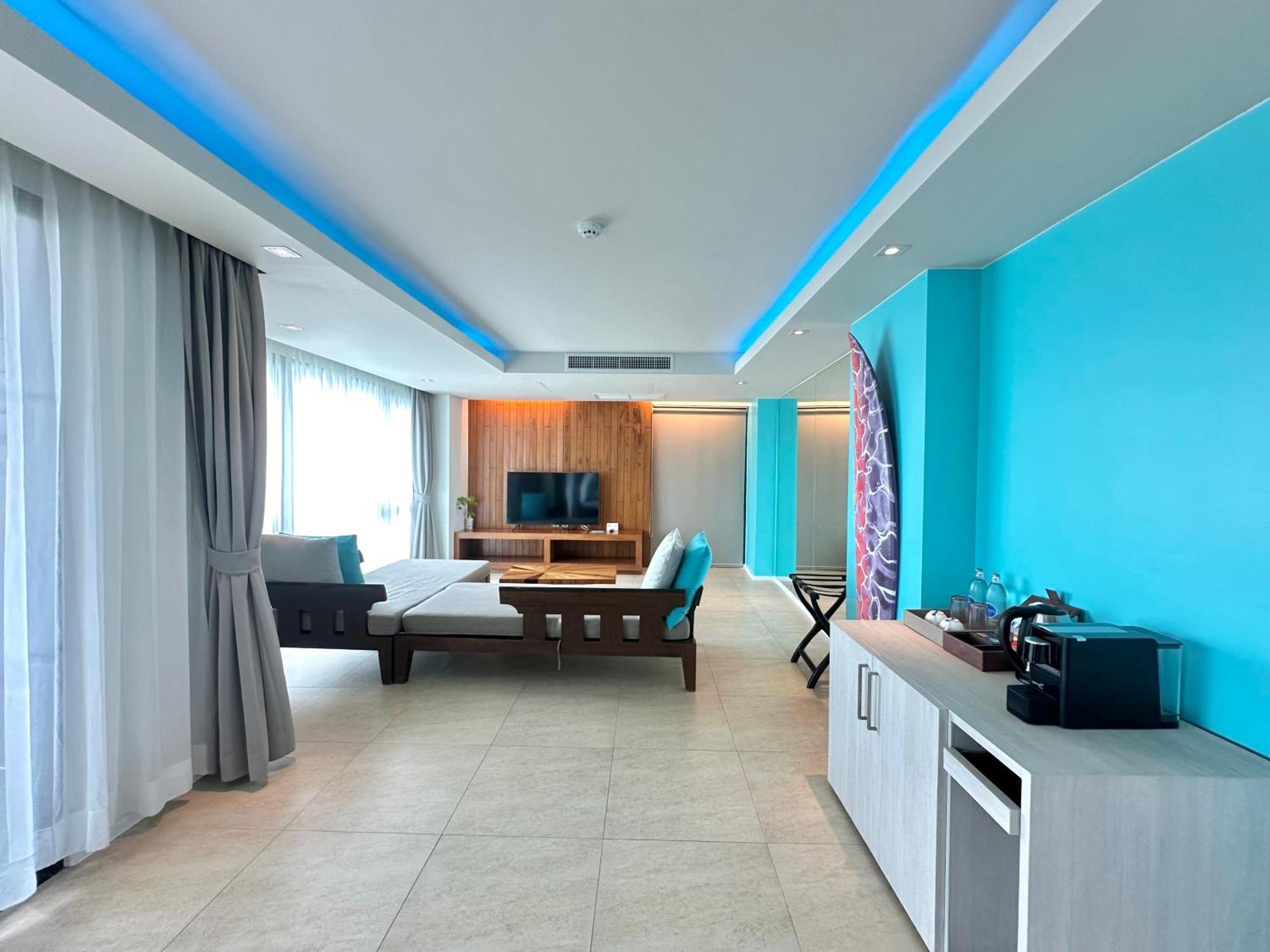 Patong Zenmaya Oceanfront Phuket, Trademark Collection By Wyndham מראה חיצוני תמונה Suite at the hotel