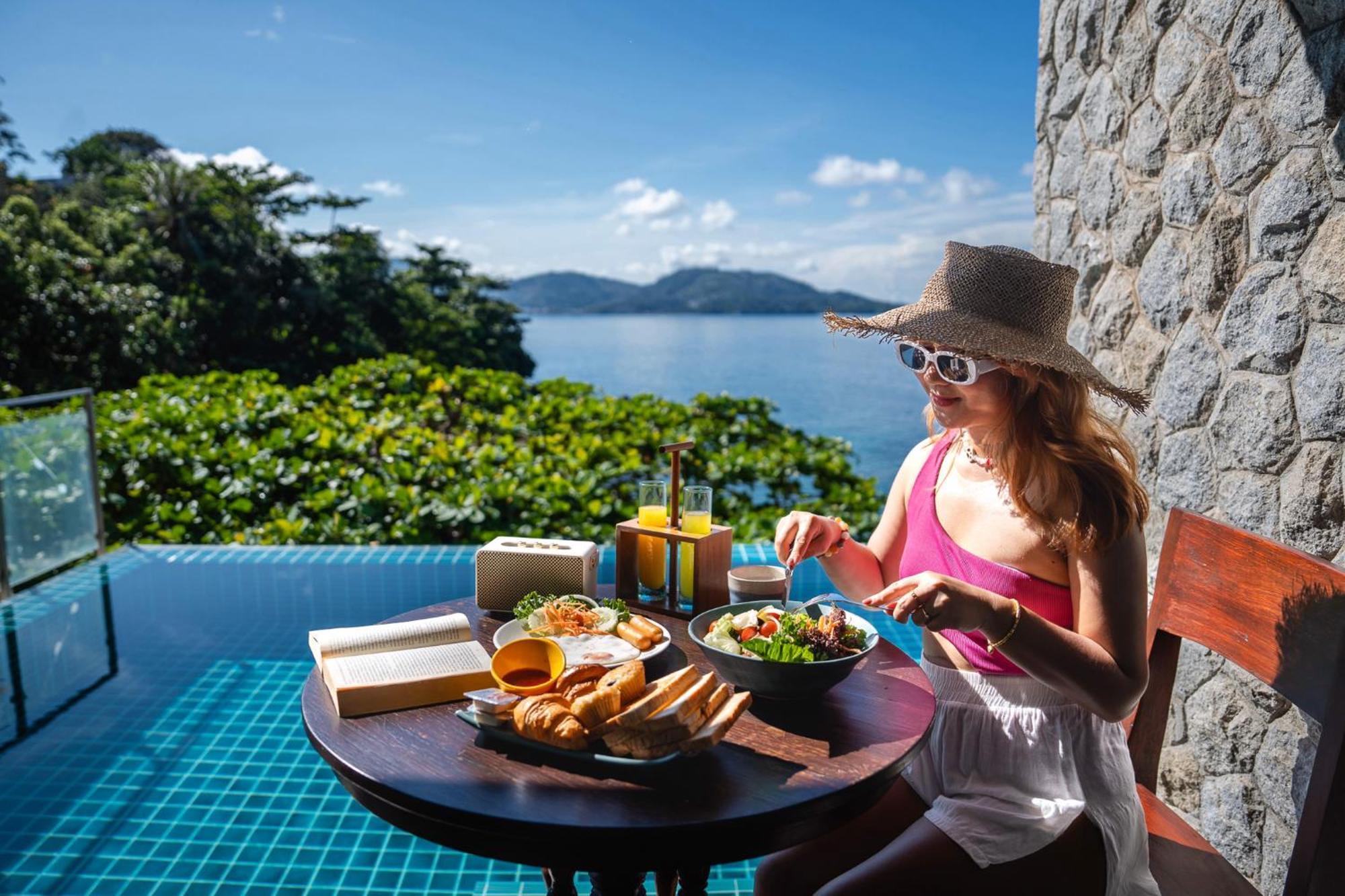 Patong Zenmaya Oceanfront Phuket, Trademark Collection By Wyndham מראה חיצוני תמונה A woman eating breakfast at a resort